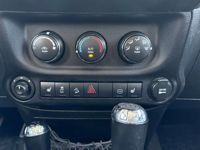 Used 2012 Jeep Wrangler Unlimited Sahara w/ Connectivity Group AWD/4WD image 26