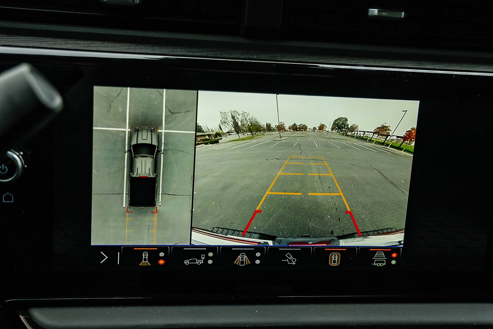 Used 2025 GMC Sierra 2500 AT4X image 25