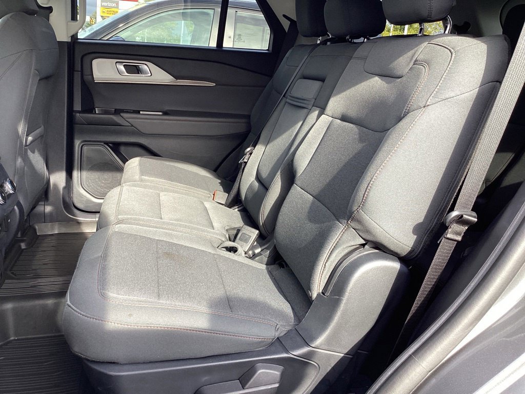 Used 2025 Ford Explorer Active RWD image 13