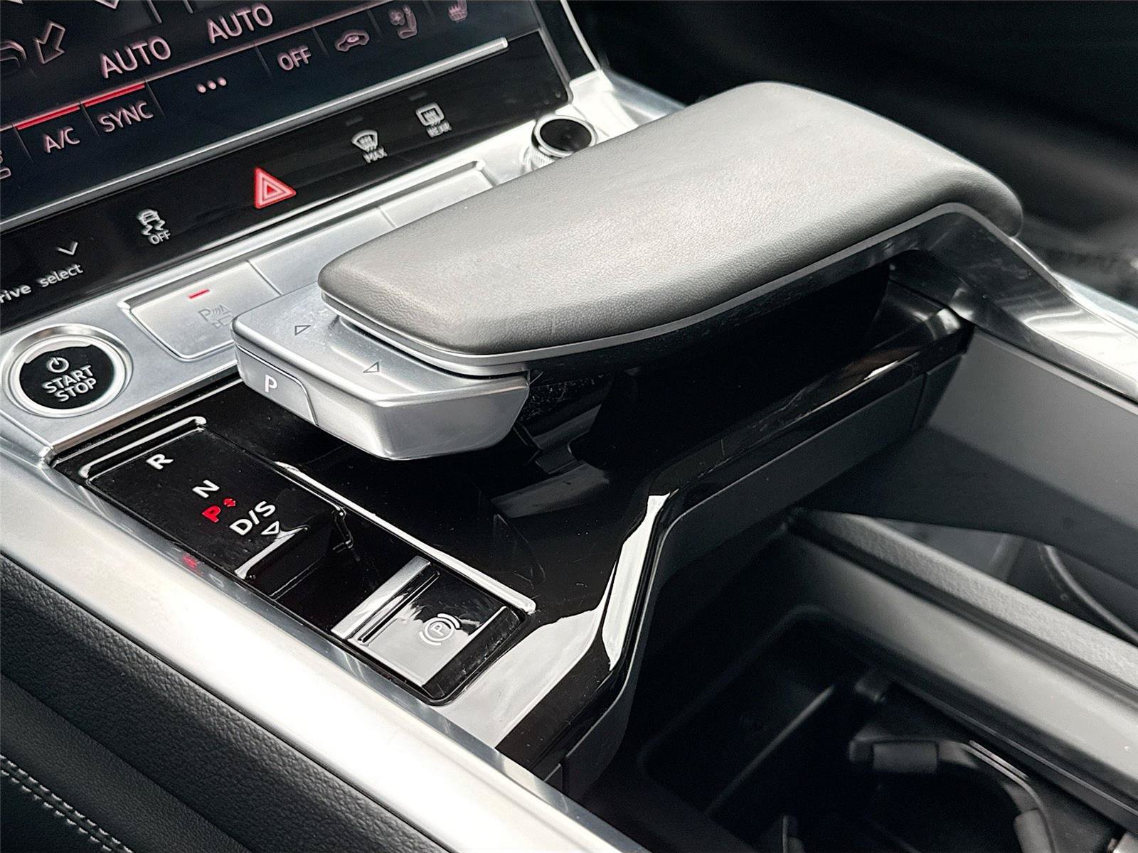 Certified 2024 Audi Q8 e-tron Premium Plus w/ Premium Plus Package AWD/4WD image 17