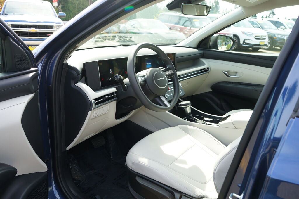 Used 2025 Hyundai Tucson SE FWD image 17
