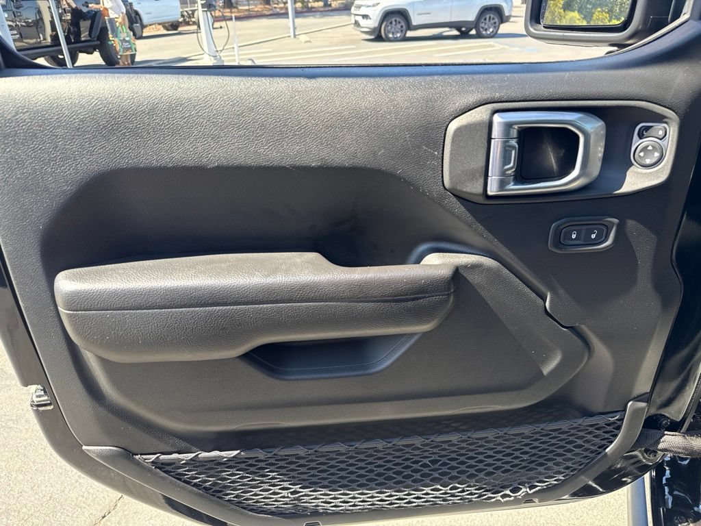 Used 2023 Jeep Wrangler Unlimited AWD/4WD image 15