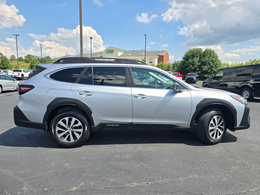 Used 2023 Subaru Outback Premium AWD/4WD image 9