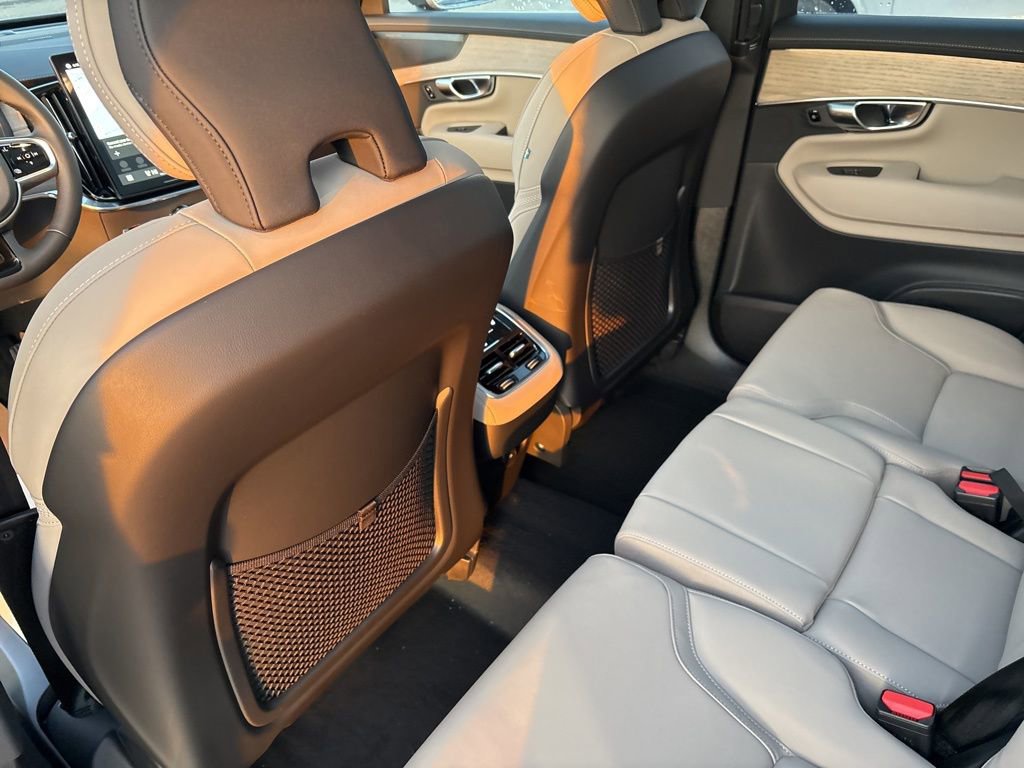 New 2026 Volvo XC90 B6 Plus w/ Protection Package Premier image 38