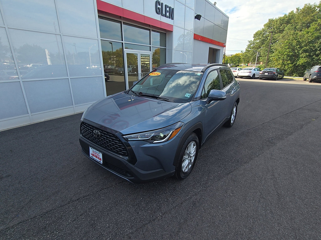 Certified 2024 Toyota Corolla Cross LE AWD/4WD image 4