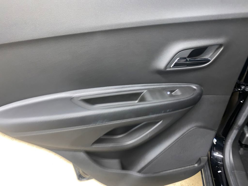 Used 2022 Chevrolet Trax LS w/ Tint and Cruise Package AWD/4WD image 14