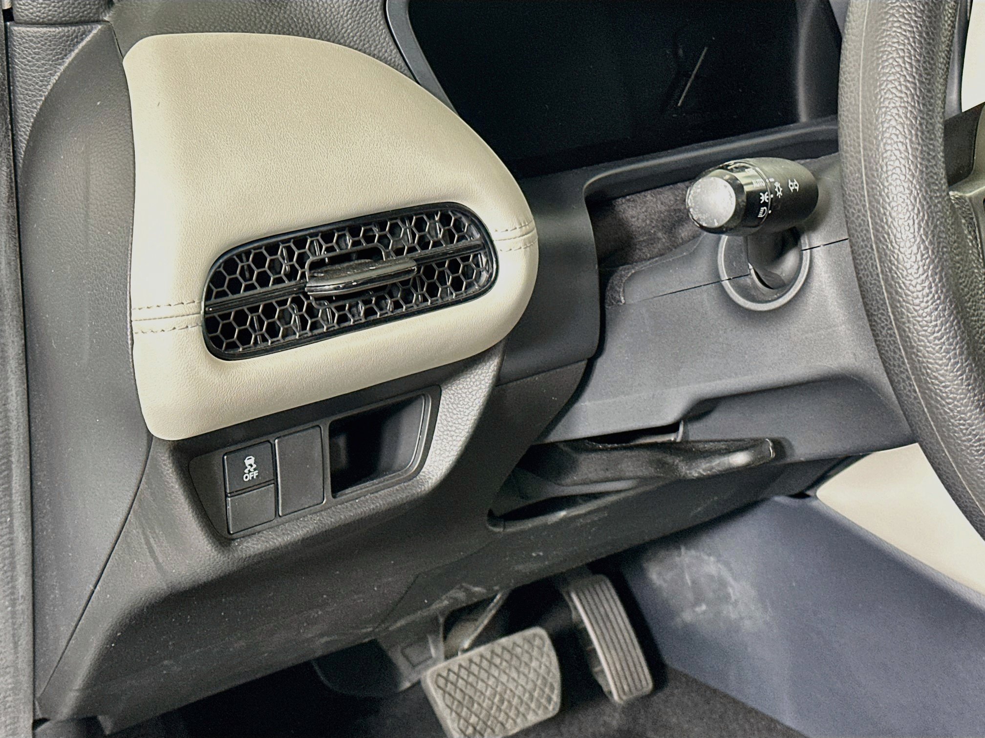 Used 2023 Honda HR-V LX image 16
