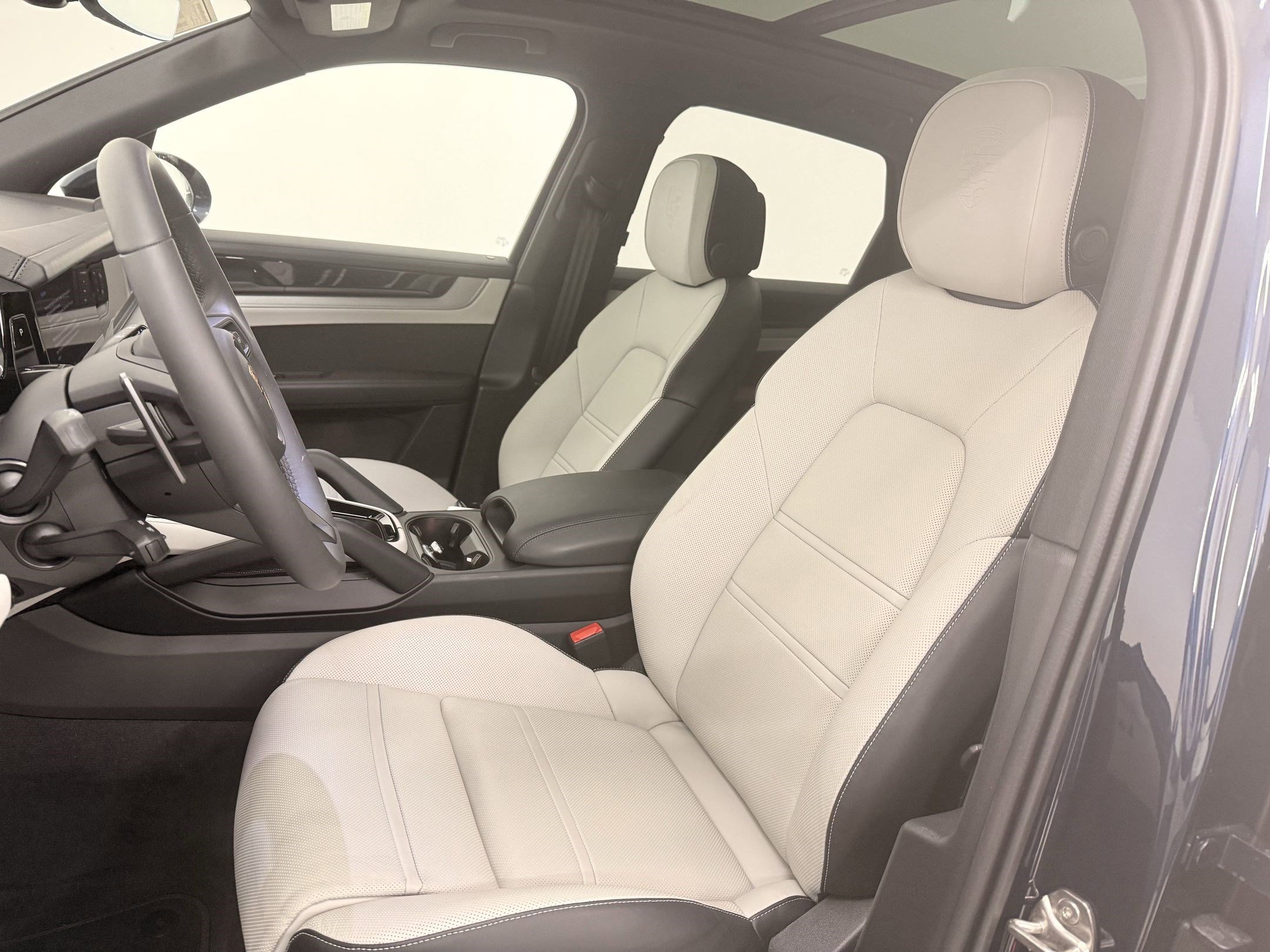 New 2025 Porsche Cayenne image 5