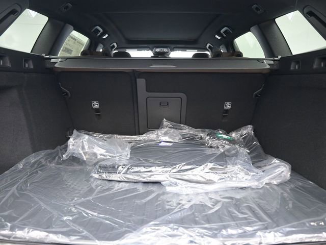 New 2026 Volvo V60 B5 Cross Country Plus w/ Protection Package Premier image 31