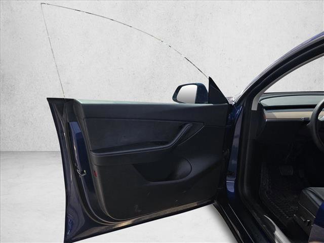Used 2021 Tesla Model Y Long Range image 12