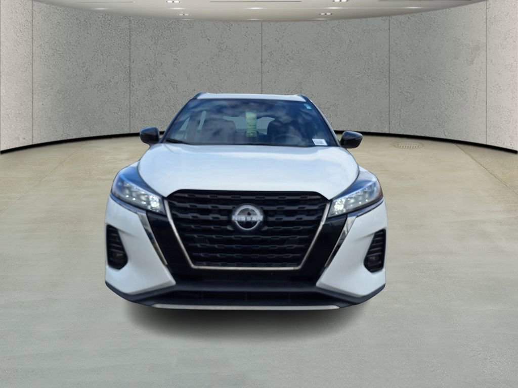 Used 2024 Nissan Kicks SR image 2