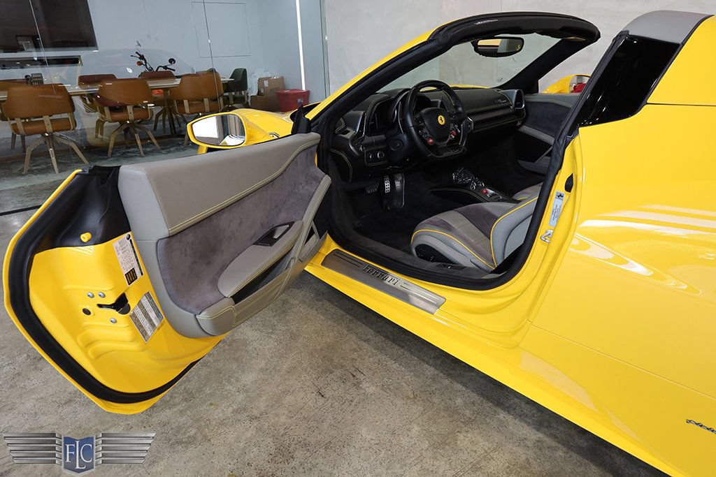 Used 2015 Ferrari 458 Spider RWD image 17