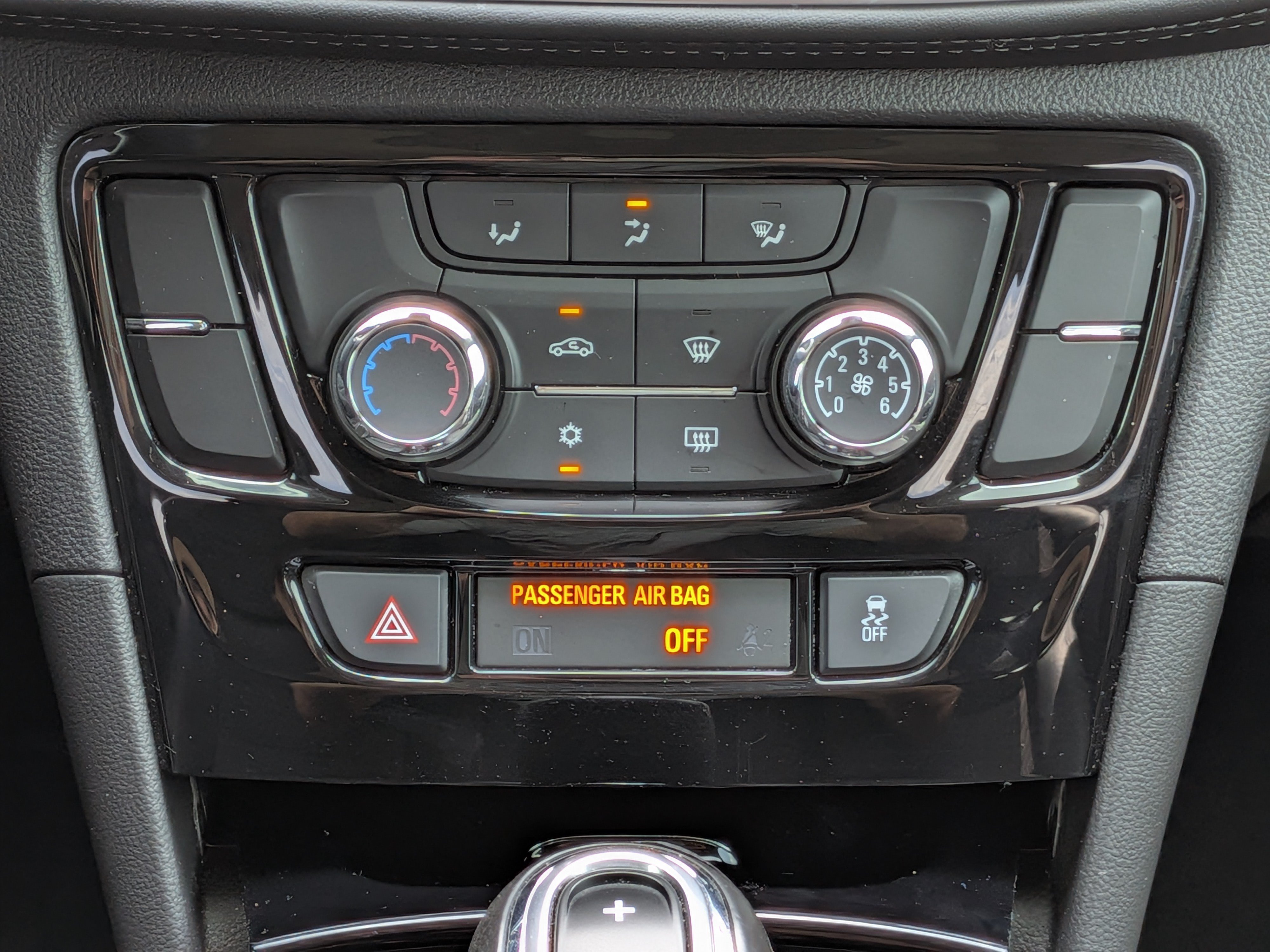 Certified 2022 Buick Encore Preferred w/ Safety Package AWD/4WD image 19