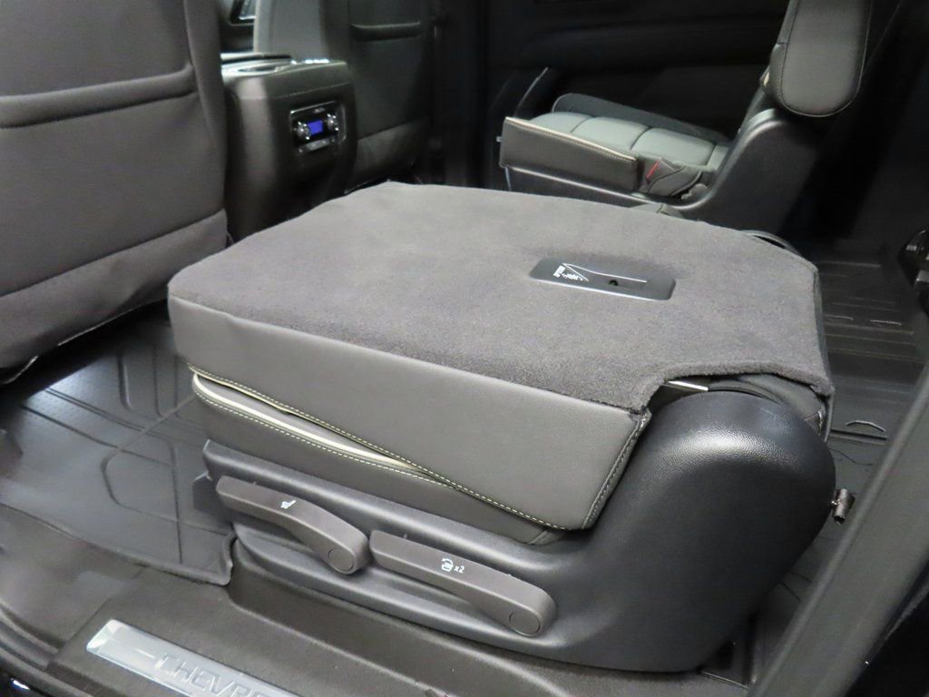 Used 2025 Chevrolet Suburban Premier AWD/4WD image 64