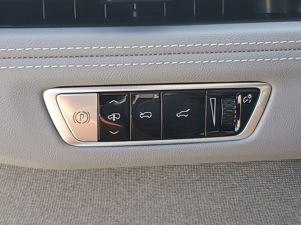 New 2026 Cadillac Escalade IQ Luxury 1 image 17