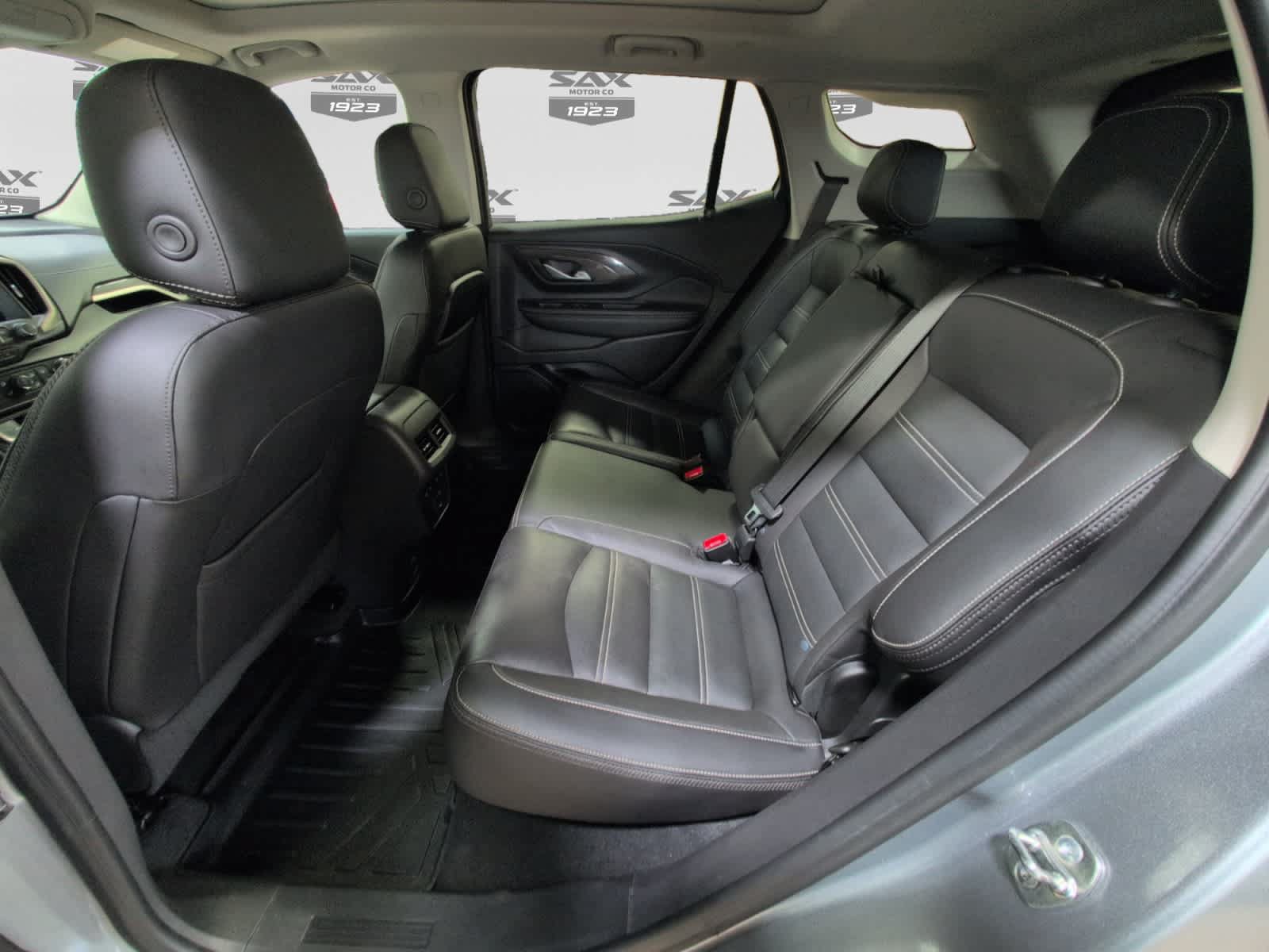 Used 2024 GMC Terrain Denali w/ Denali Premium Package AWD/4WD image 13