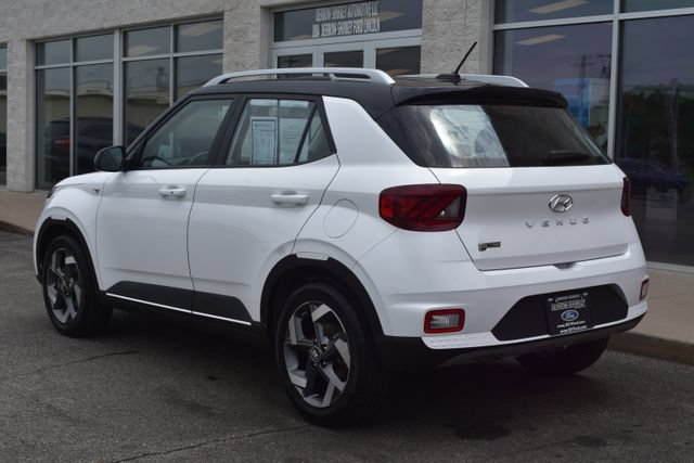 Used 2025 Hyundai Venue Limited FWD image 7