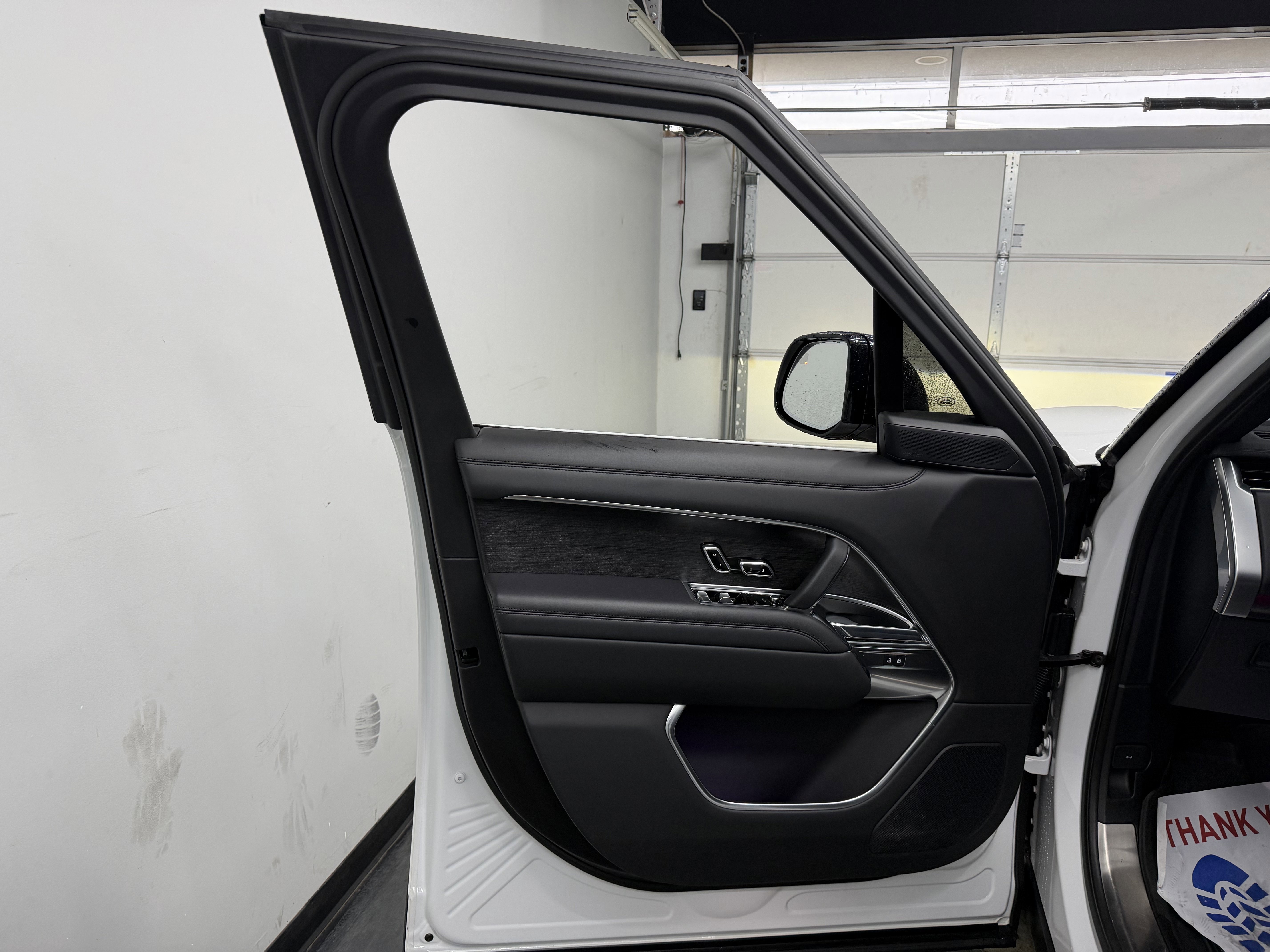 Used 2023 Land Rover Range Rover SE image 12