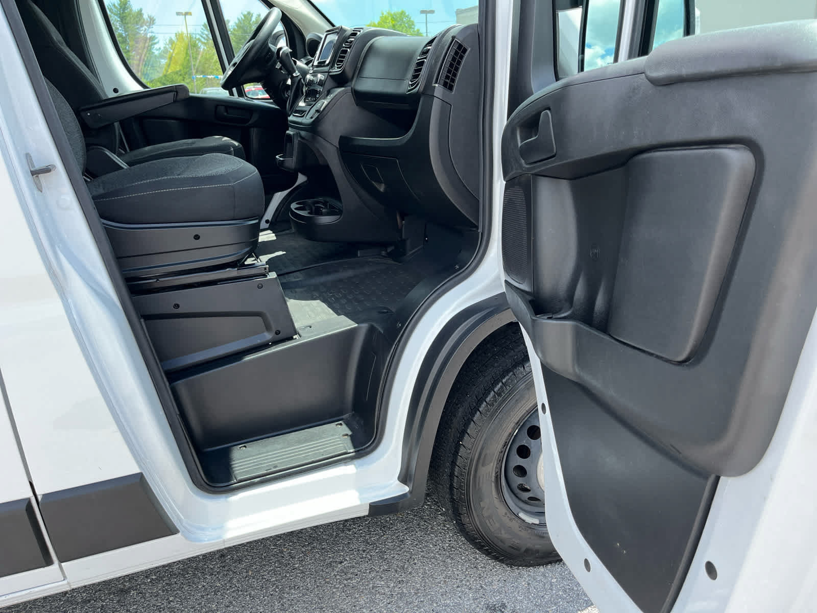 Used 2023 RAM ProMaster 2500 FWD image 25