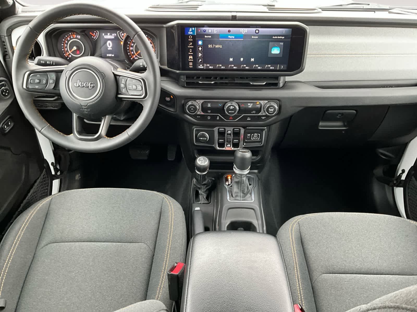 Used 2025 Jeep Gladiator Sport image 12