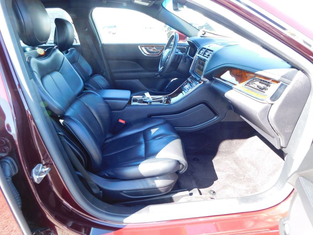 Used 2017 Lincoln Continental Select w/ Climate Package image 17