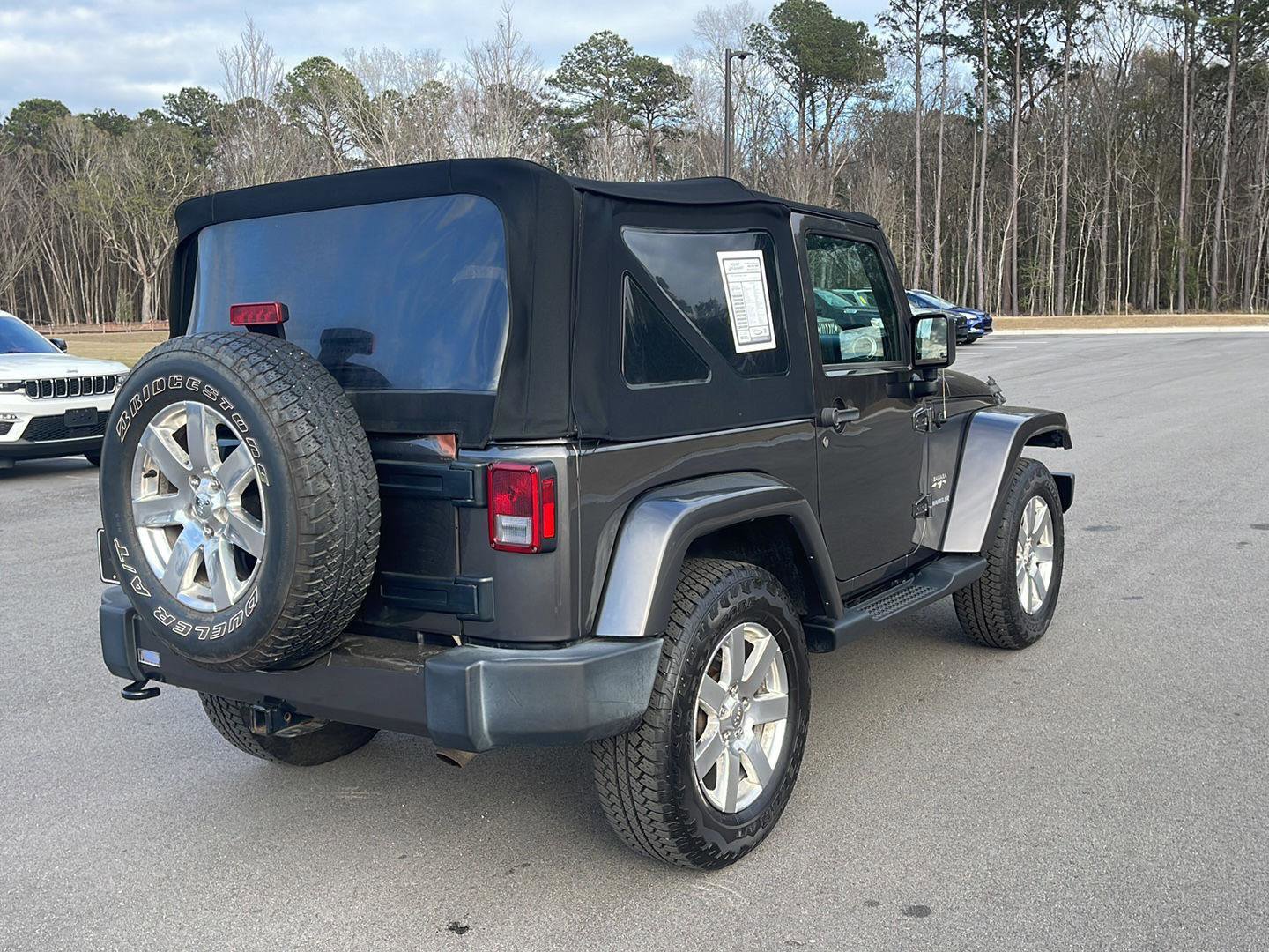 Used 2016 Jeep Wrangler Sahara w/ Connectivity Group image 7