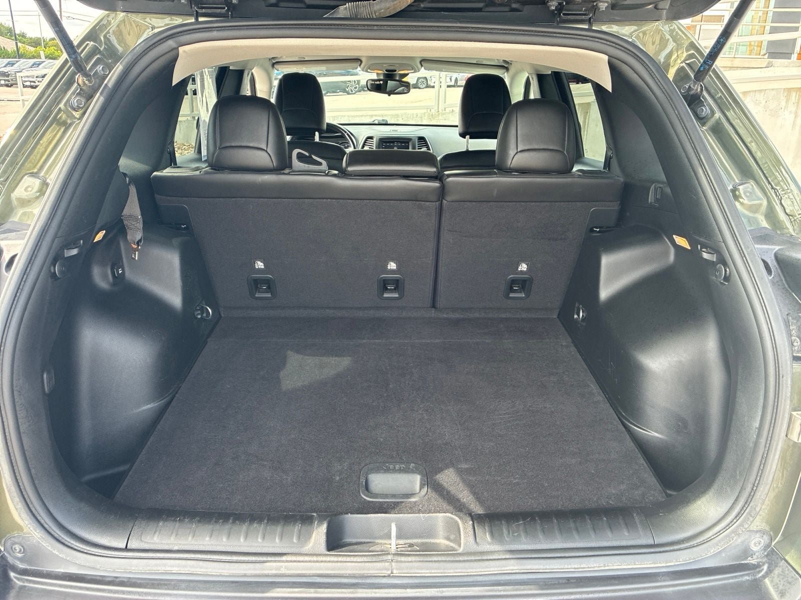 Used 2021 Jeep Cherokee Latitude Lux FWD image 5