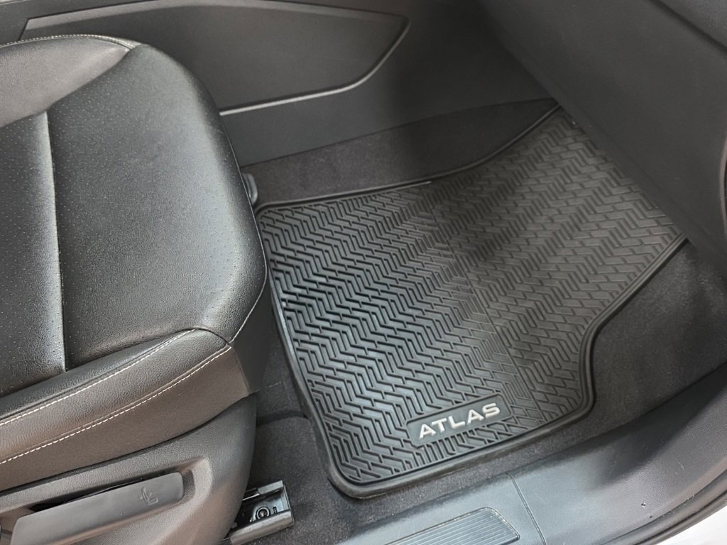 Used 2020 Volkswagen Atlas Cross Sport SE w/ Towing Package image 14