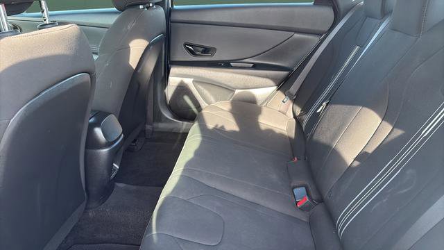 Used 2025 Hyundai Elantra Sport FWD image 23