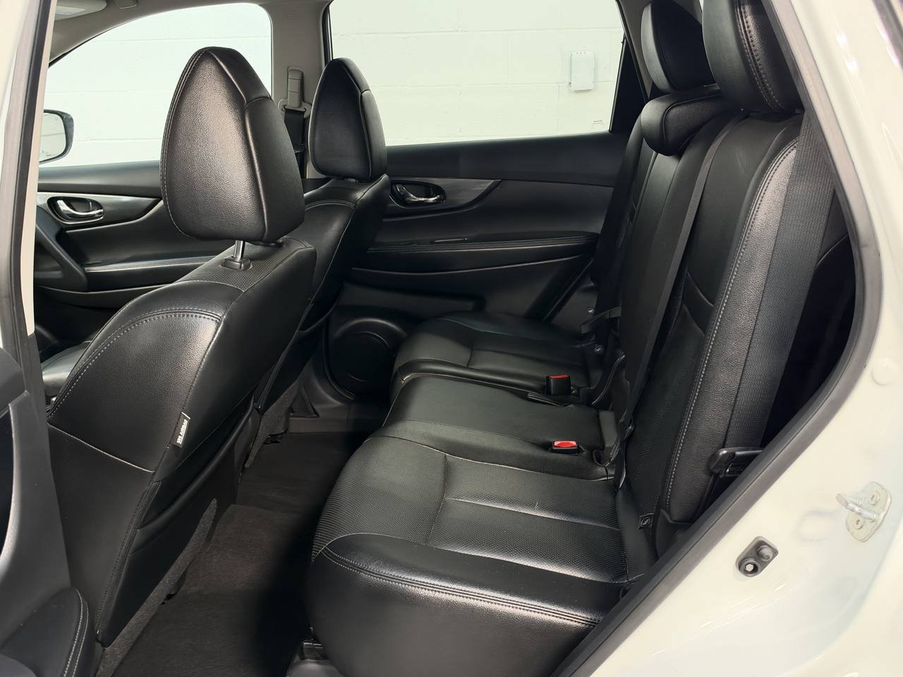 Used 2016 Nissan Rogue SL AWD/4WD image 25