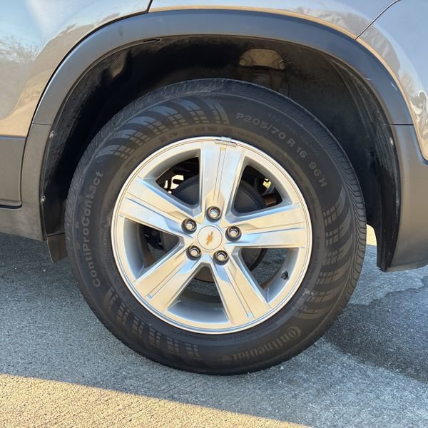 Used 2021 Chevrolet Trax LS w/ Tint and Cruise Package image 10