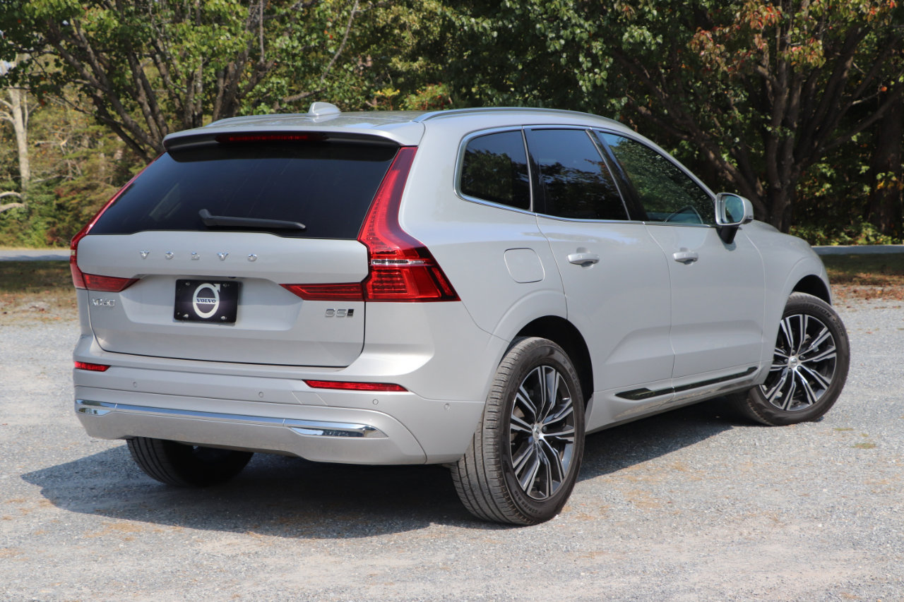 Used 2022 Volvo XC60 B5 Inscription w/ Advanced Package image 3