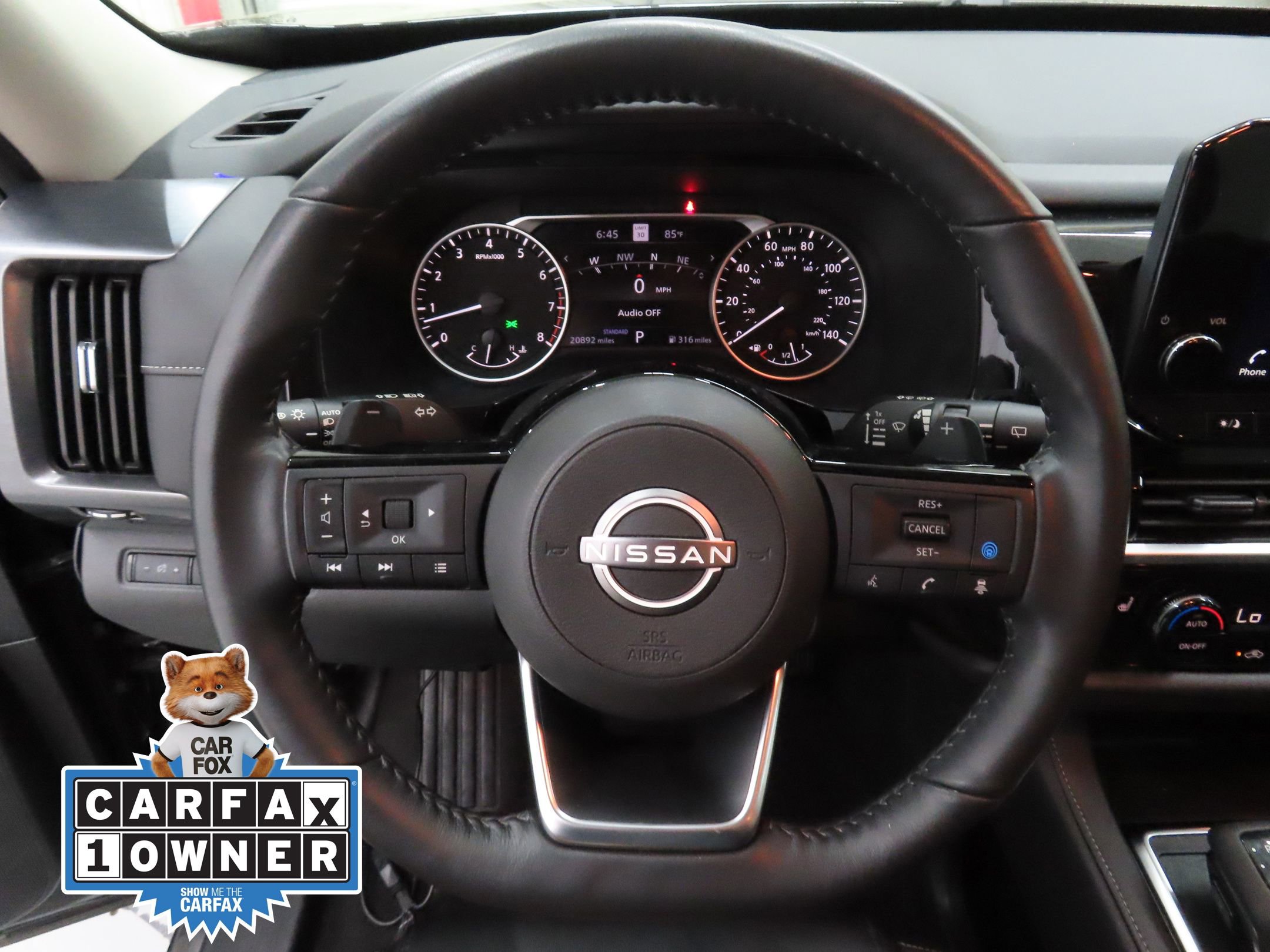 Used 2024 Nissan Pathfinder SL w/ Lighting Package (N92) image 14