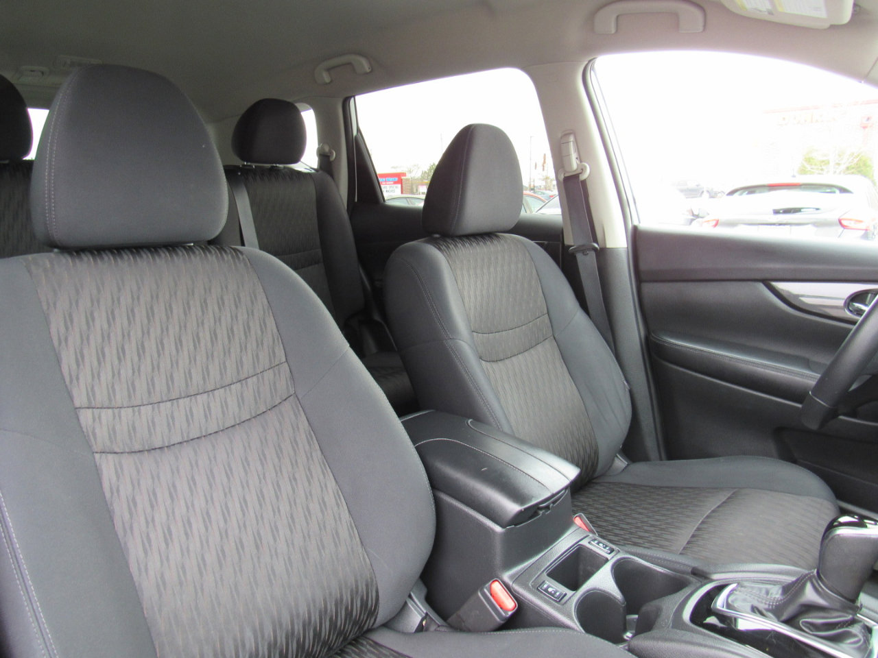 Used 2018 Nissan Rogue SV image 17