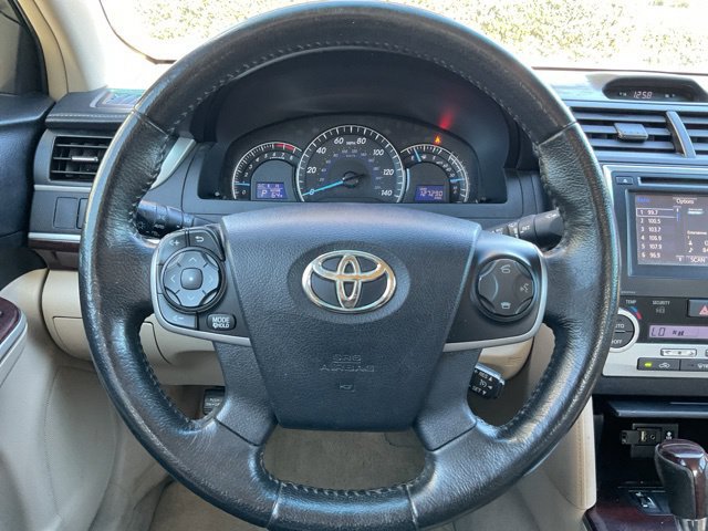 Used 2014 Toyota Camry XLE w/ Leather Package FWD image 21