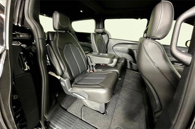 New 2026 Chrysler Pacifica Select image 10