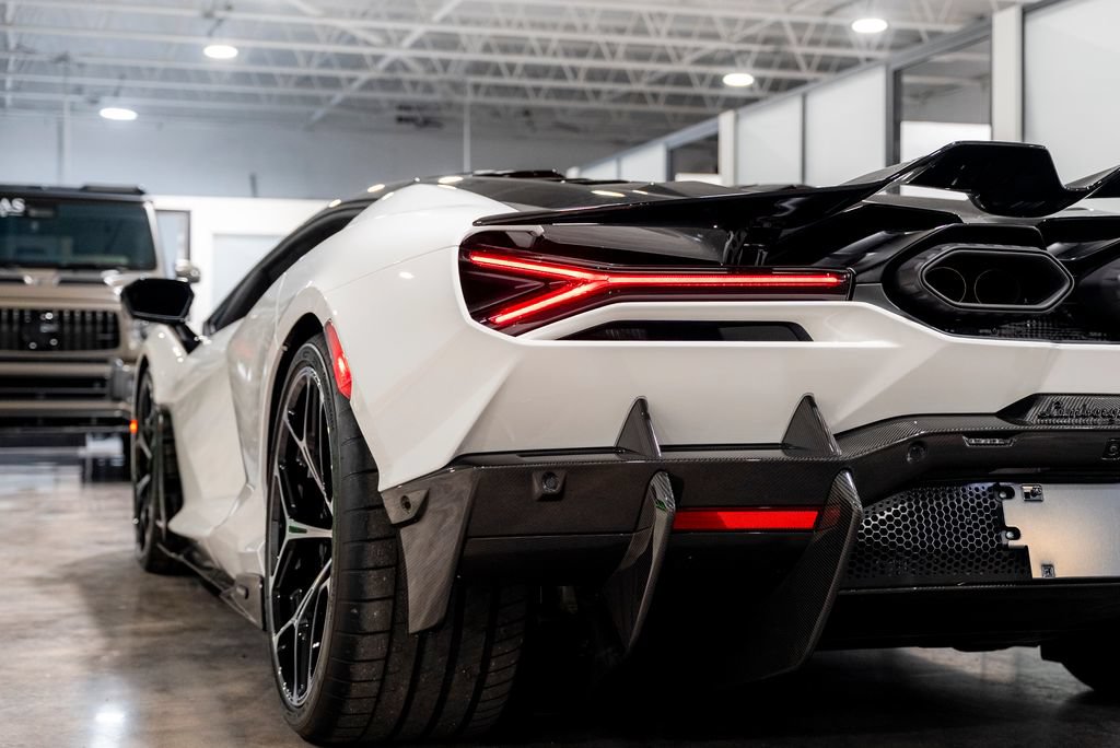 Used 2025 Lamborghini Revuelto AWD/4WD image 29