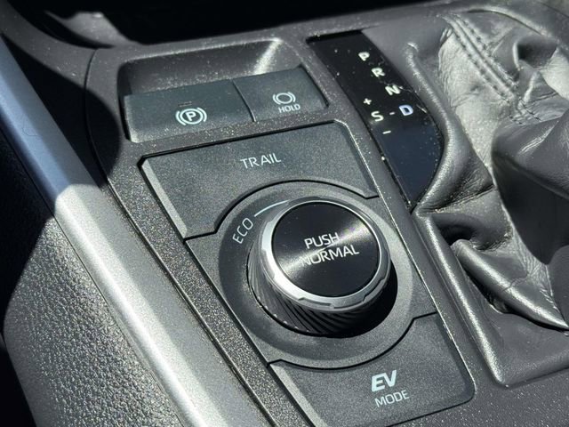 Certified 2025 Toyota RAV4 XLE AWD/4WD image 32