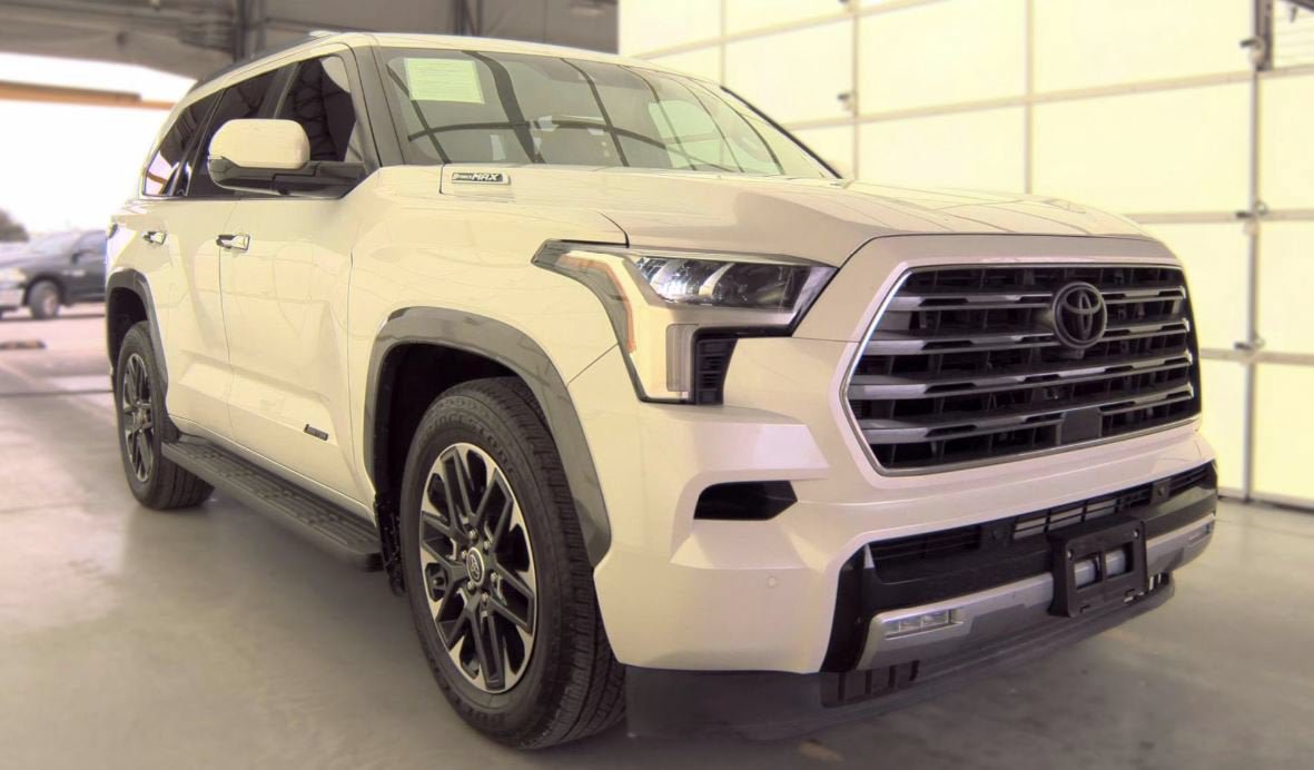 Used 2024 Toyota Sequoia Limited w/ Tow Technology Package AWD/4WD image 2