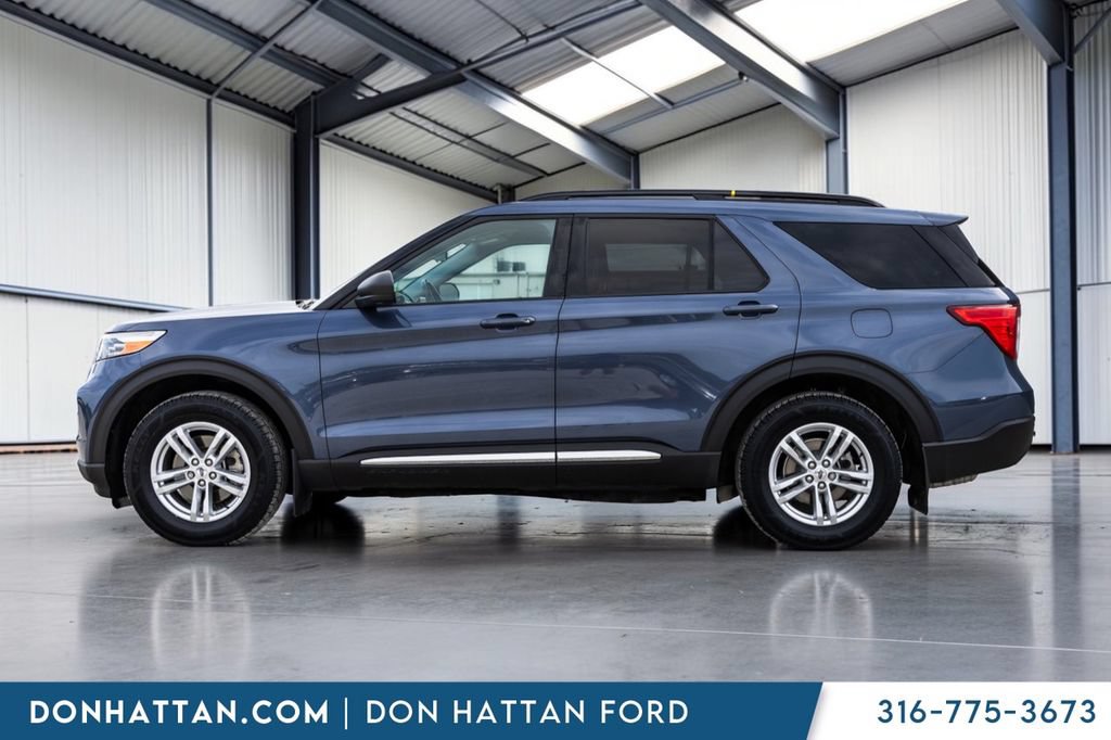 Used 2021 Ford Explorer XLT AWD/4WD image 3