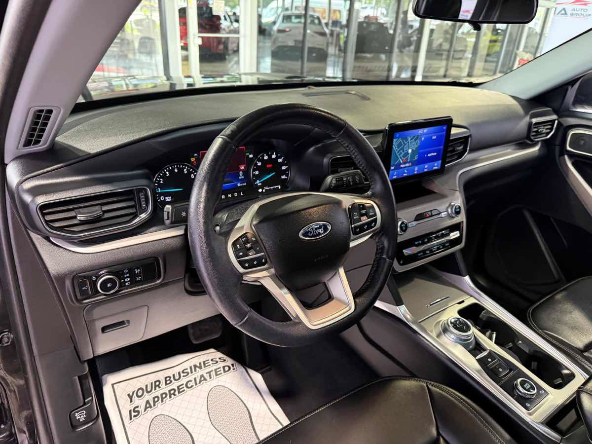 Used 2023 Ford Explorer XLT w/ Equipment Group 202A AWD/4WD image 34