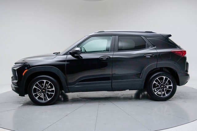 Used 2024 Chevrolet TrailBlazer LT w/ Convenience Package image 2