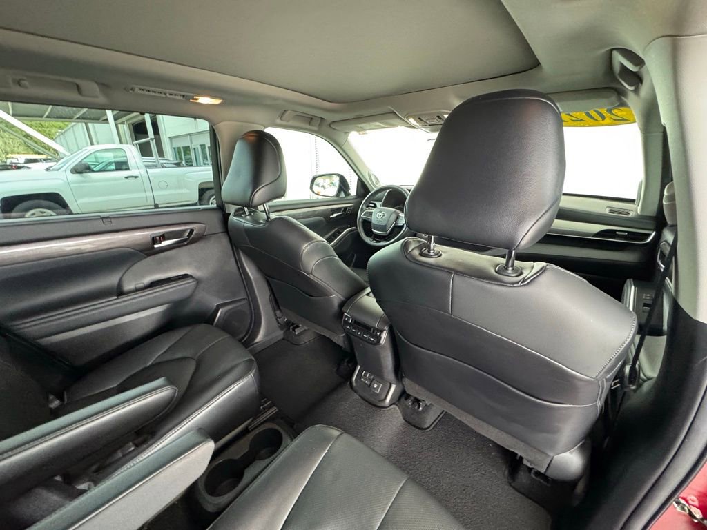 Used 2022 Toyota Highlander Platinum image 25
