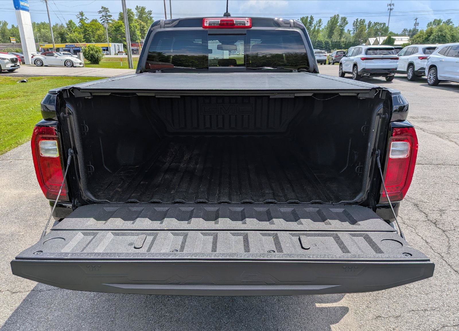 Used 2026 GMC Canyon AT4X AWD/4WD image 11