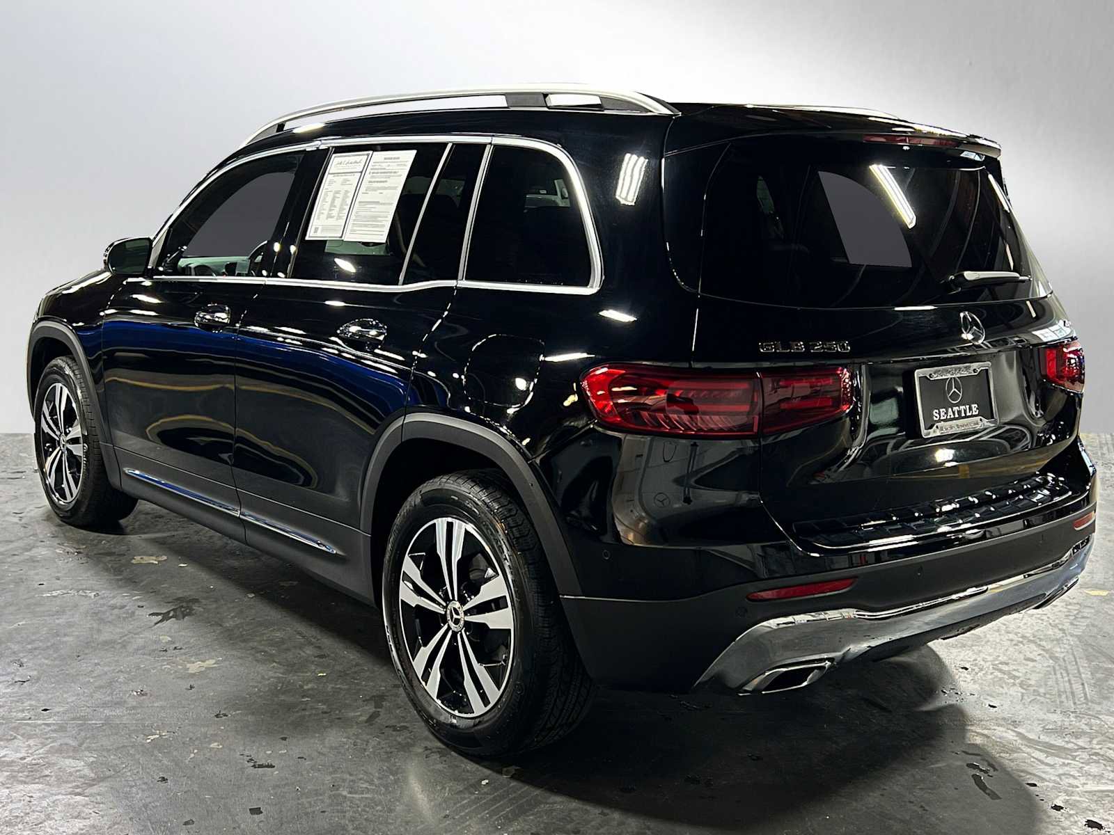 Certified 2025 Mercedes-Benz GLB 250 4MATIC image 6