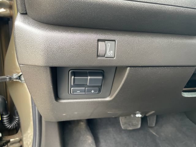 Used 2025 Chevrolet Colorado Trail Boss AWD/4WD image 25