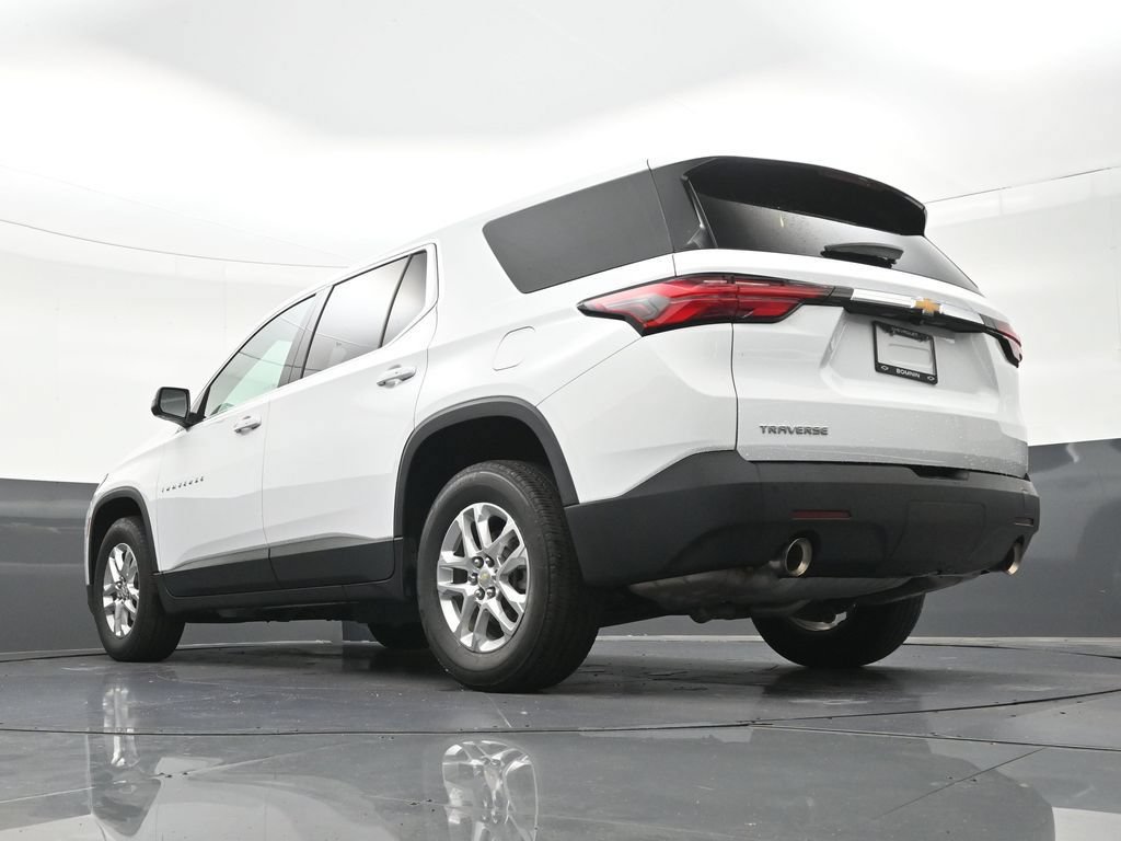 Used 2022 Chevrolet Traverse LS FWD image 25
