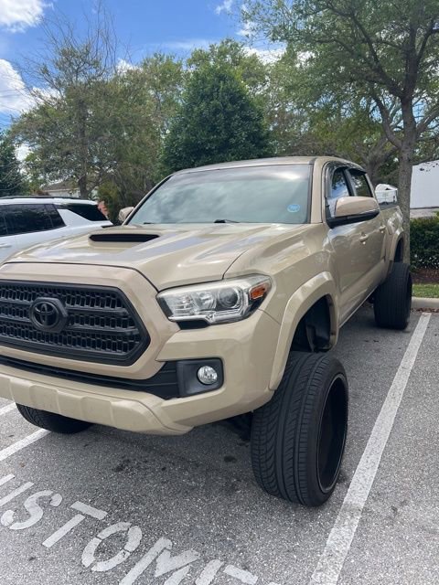 Used 2017 Toyota Tacoma TRD Sport image 2