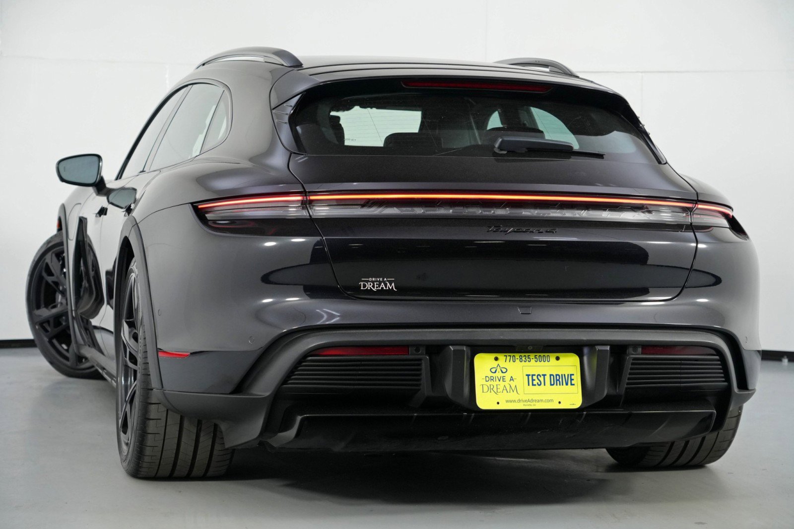 Used 2022 Porsche Taycan 4 Cross Turismo AWD/4WD image 6