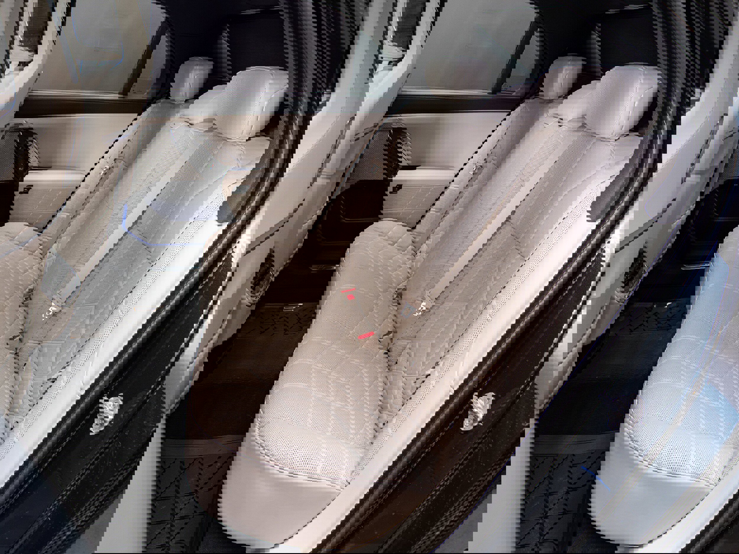 Used 2024 BMW 760i xDrive w/ Executive Package image 33